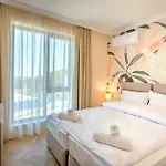 Saint George Apartment *