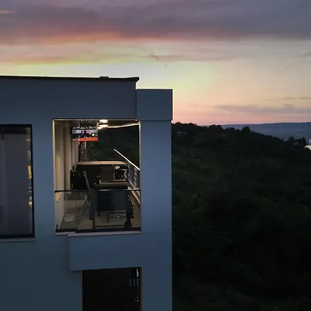 Saint George דירה וארנה